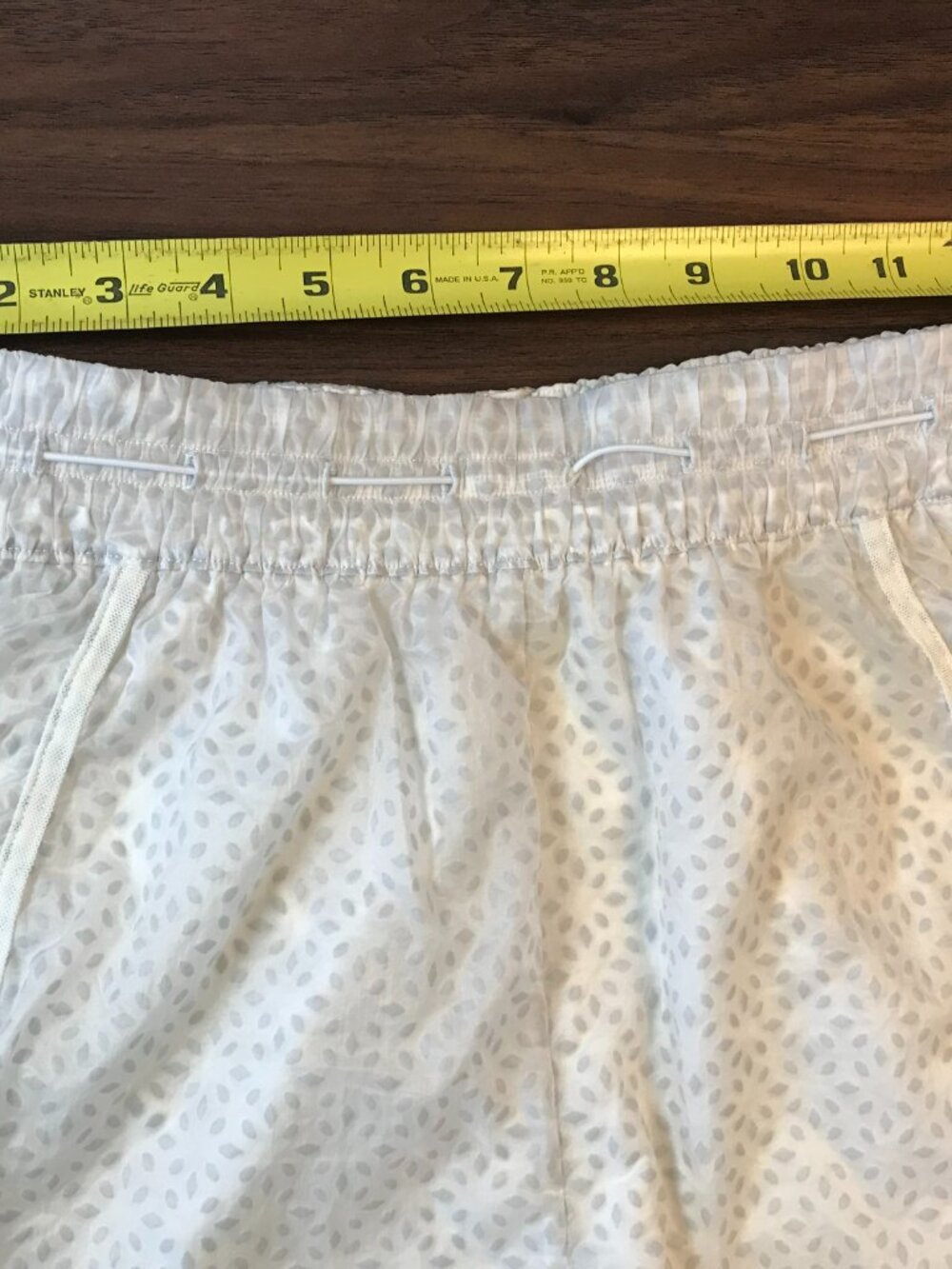 lululemon Women's shorts Size 4 Silhouette White with print and inside pocket - Picture 8 of 11